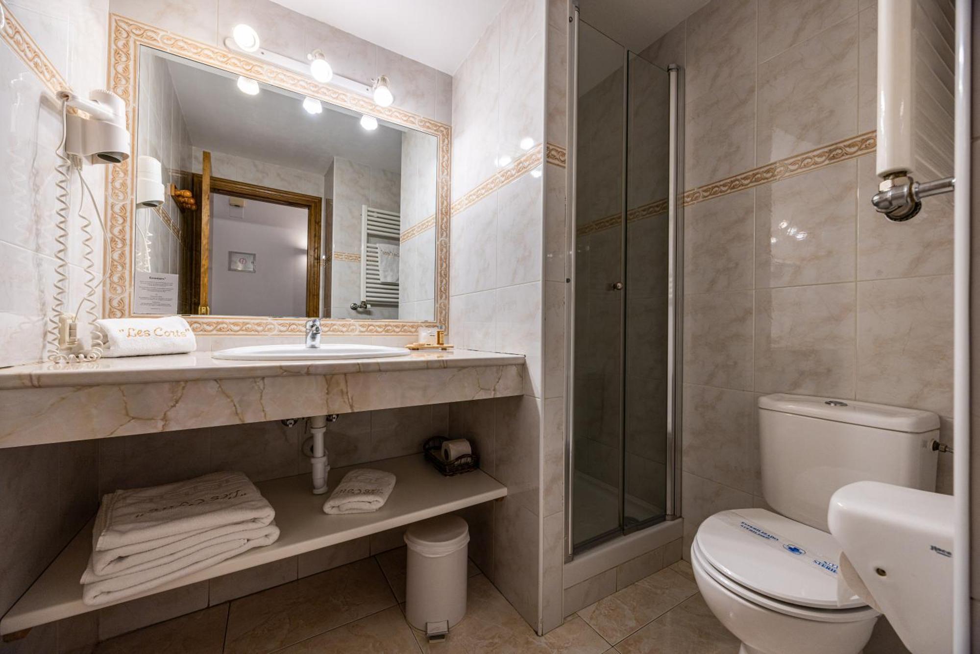 Aparthotel Les Corts Льивия Экстерьер фото