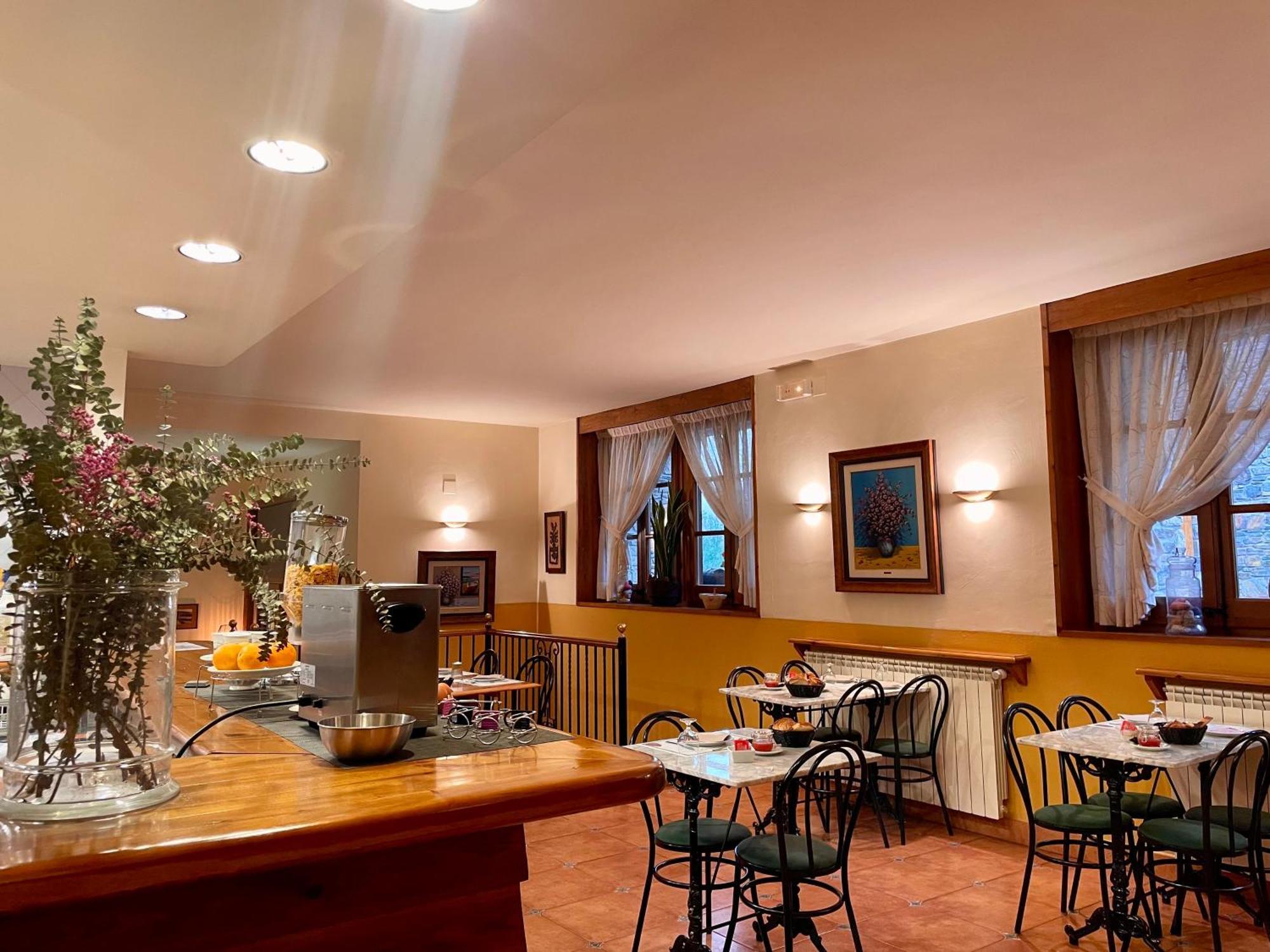 Aparthotel Les Corts Льивия Экстерьер фото